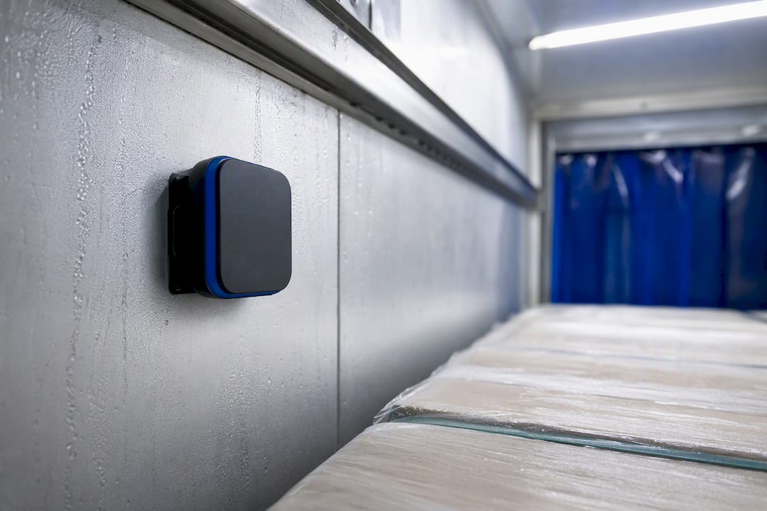 Temperature sensor monitoring refrigerated cargo
